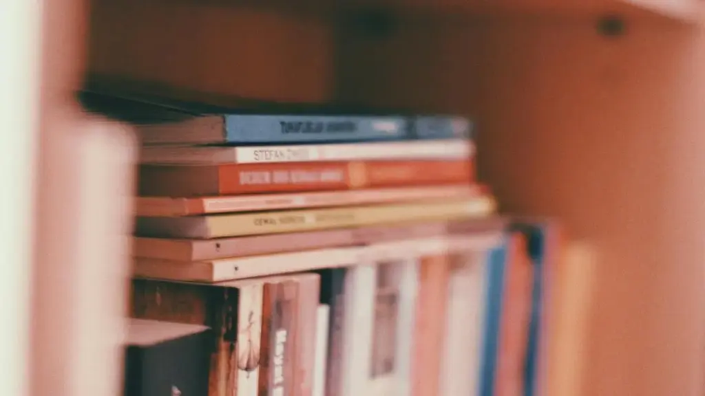 Bisnis Penerbitan Buku Indie: Cara Menarik Penulis Muda di Era Digital